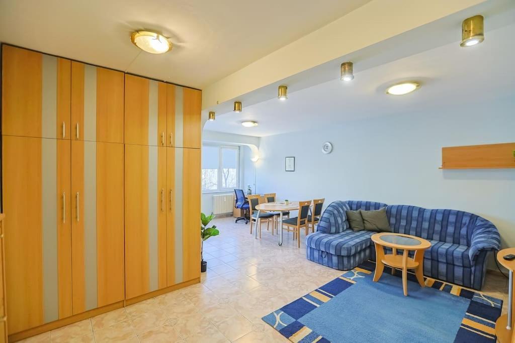 Sunny & Convenient On Dondoukov Blvd, 1 Bdr Zaimov Apartemen Sofia