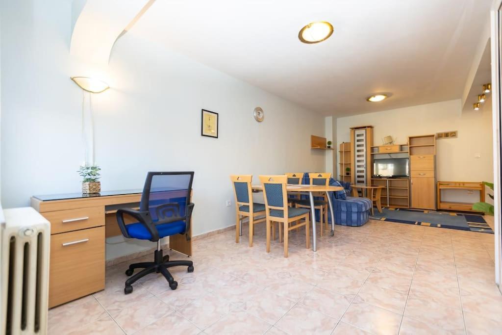 Apartment Sunny & Convenient On Dondoukov Blvd, 1 Bdr Zaimov